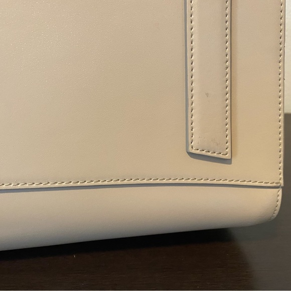 🌟SOLD🌟 Gorgeous EUC MEDIUM ANTIGONA in NUDE! - Picture 11 of 15